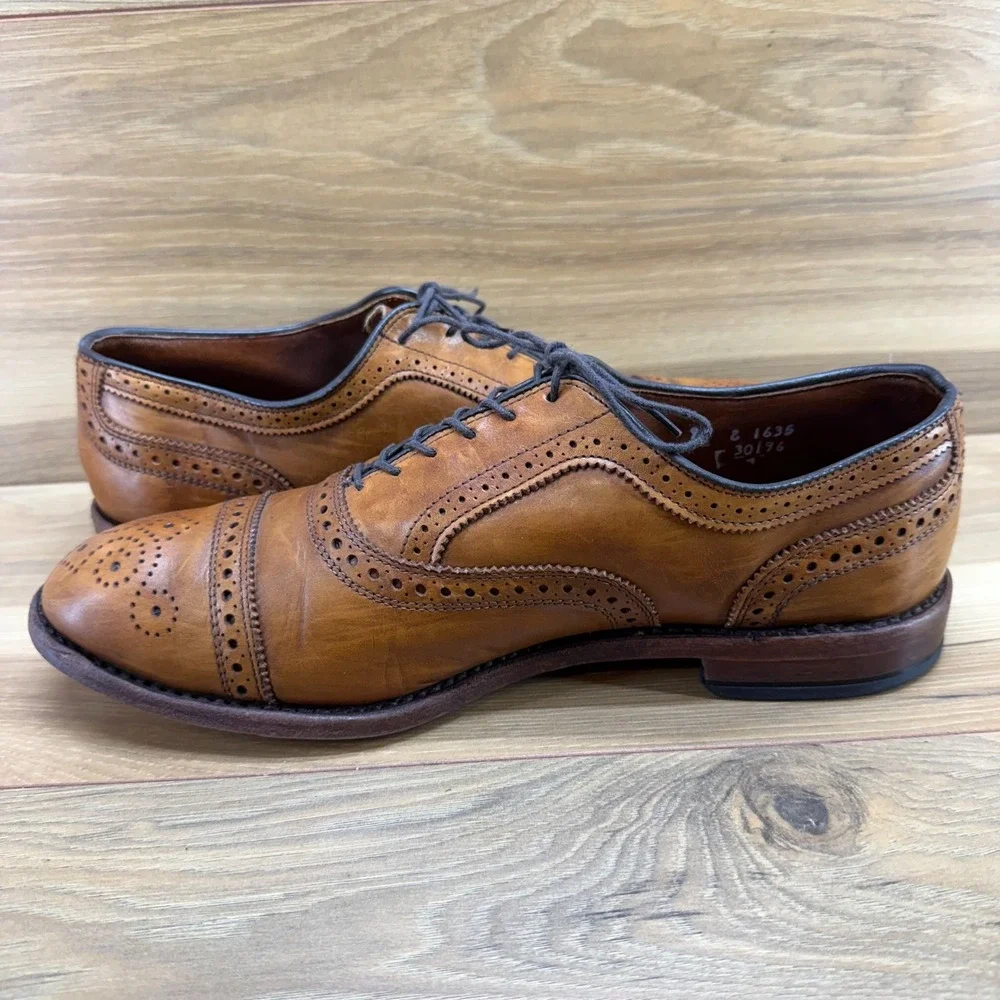 Allen Edmonds Strand Oxford Mens 9.5 E Walnut Leather Cap Toe Brogue Medallion